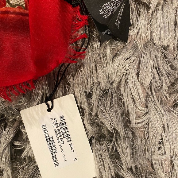 new GUCCI shawl/scarf with Tags - Picture 3 of 3